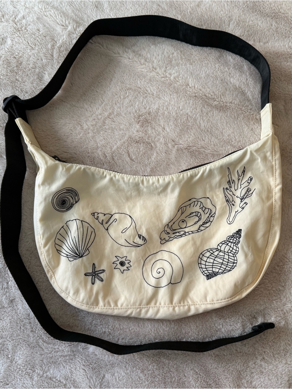 NWT BAGGU Medium Nylon Crescent Bag Embroidered Shells